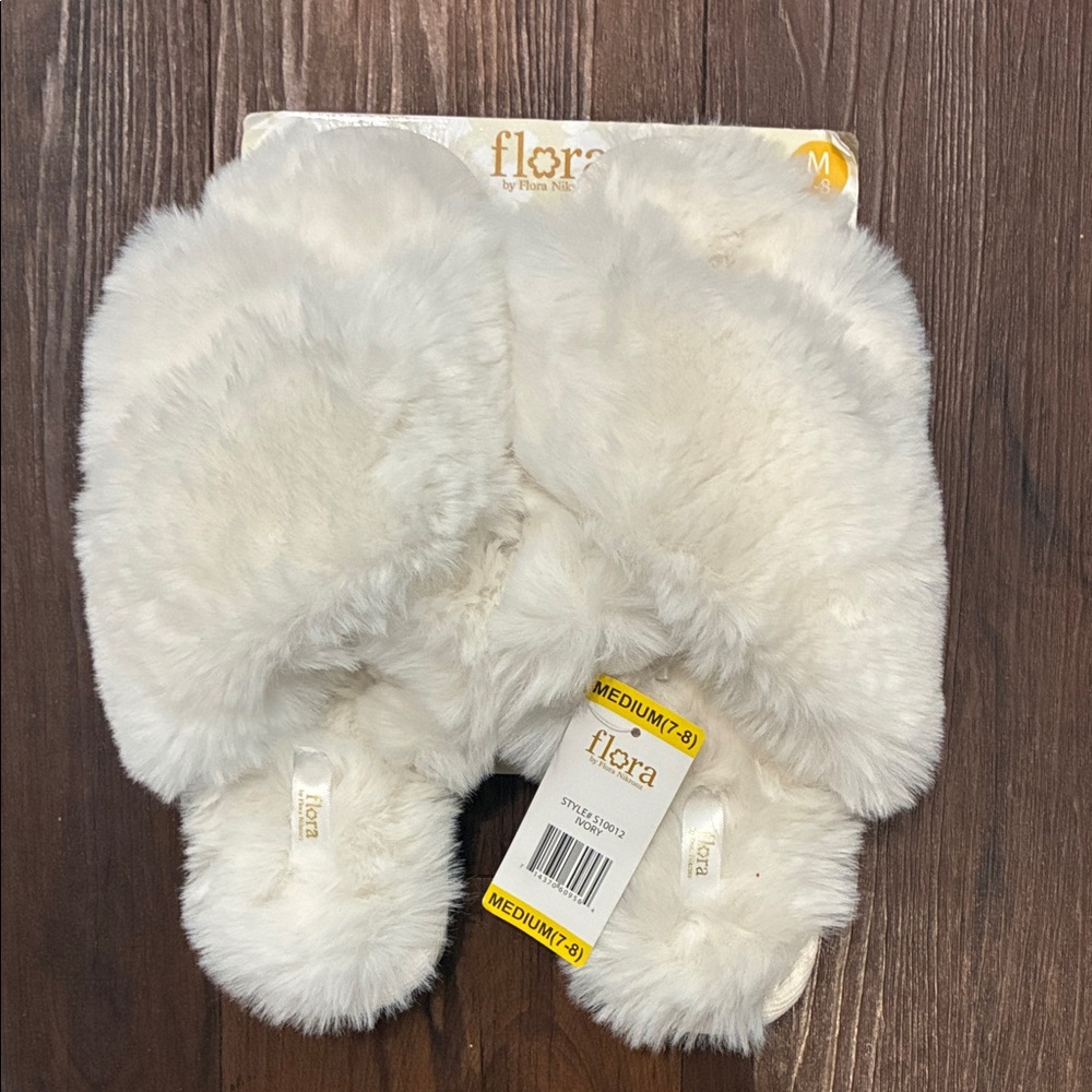 Flora Nikrooz Ivory Fuzzy Slippers, NWT, Size: Medium 7/8